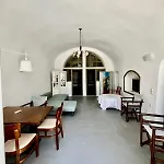 Lava On The Cliff Apartment