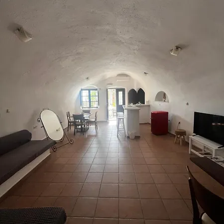 Apartment Lava On The Cliff Fira (Santorini)