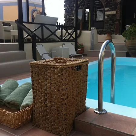 Daire Lava On The Cliff