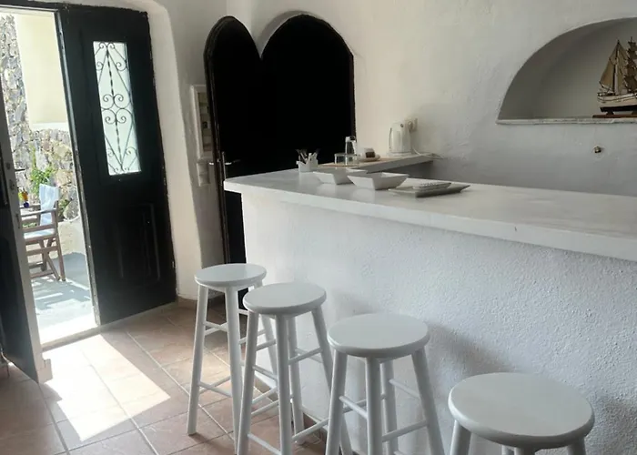 Lava On The Cliff Daire