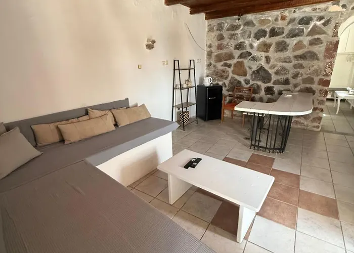 Lava On The Cliff Апартаменты Тира