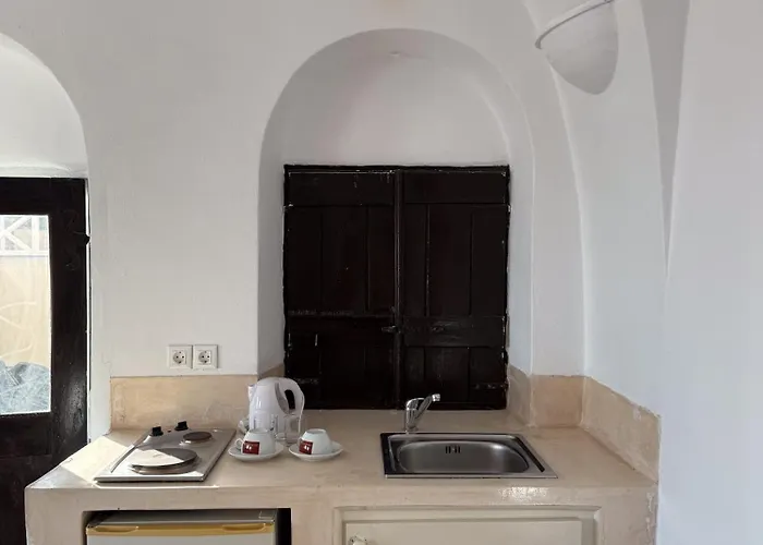 Lava On The Cliff Daire Fira (Santorini)