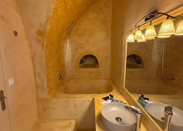 Daire Lava On The Cliff *