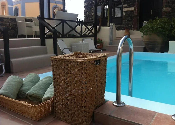 Daire Lava On The Cliff