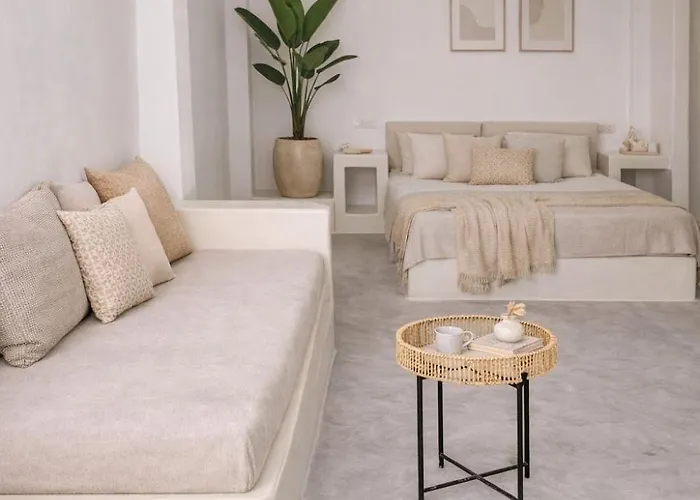 Daire Lava On The Cliff Fira (Santorini)